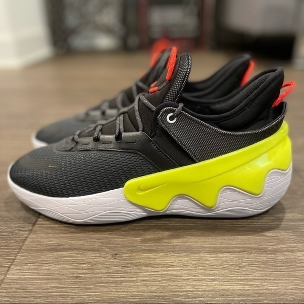 Nike Distorted DNA Black White Volt Sz 10.5